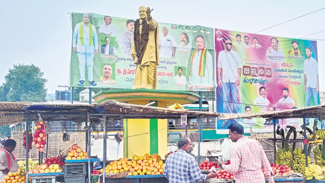 అన్ని హంగులతో అక్కడే ఎన్టీఆర్‌ విగ్రహం