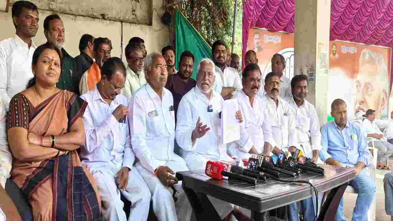 ప్రభుత్వ పనితీరును విమర్శనాత్మక దృష్టితో చూడొద్దు