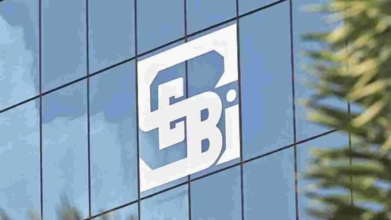 SEBI: యూట్యూబర్‌కు షాకిచ్చిన సెబీ.. రూ.9.5 కోట్లు చెల్లించాలంటూ ఆదేశాలు!