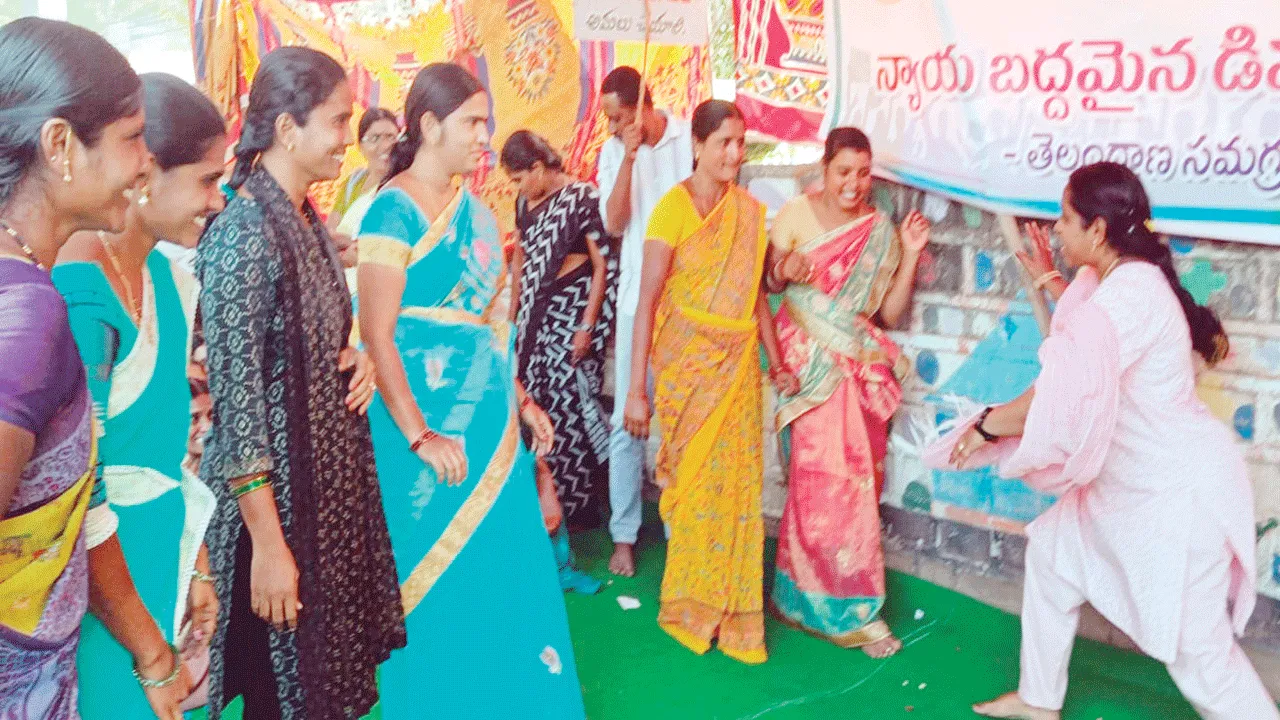 కబడ్డీ, కోలాటం ఆడిన ‘సమగ్ర’ ఉద్యోగులు