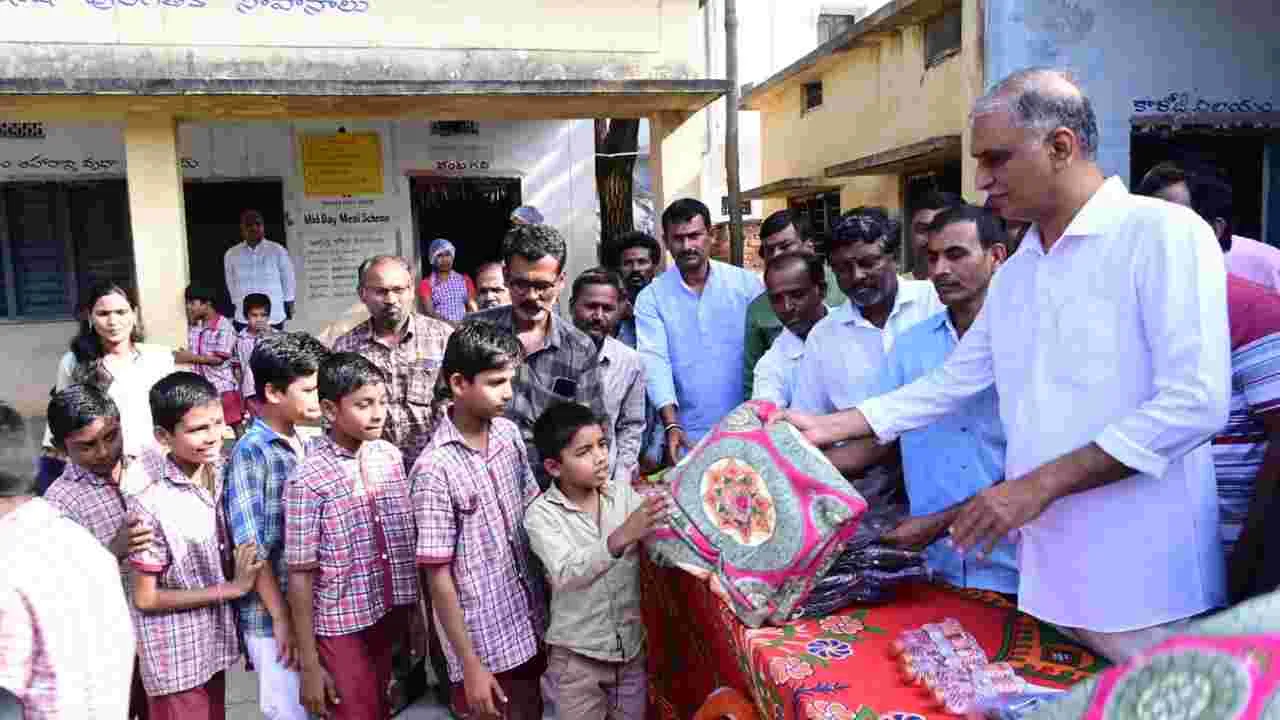 Harish Rao: దావత్‌లు బంద్‌ జేసి.. హాస్టళ్లను దత్తత తీసుకోవాలి