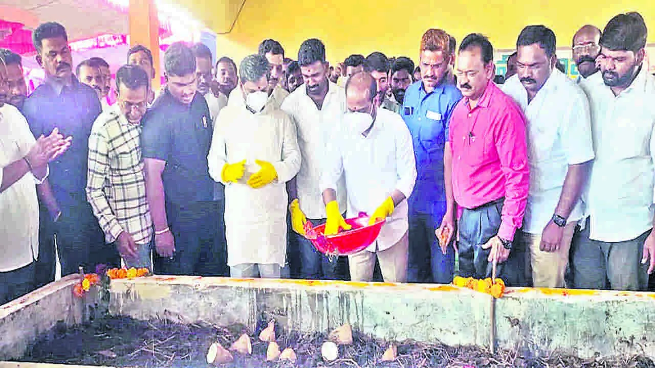 VermiCompost చెత్త ప్రభుత్వం తెచ్చిన కష్టాలు తీరుతున్నాయ్‌