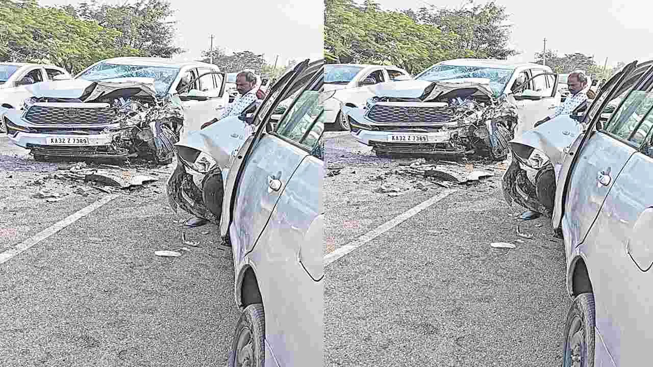 Car Accident: మూడు కార్లు ఢీ.. యువకుడి మృతి