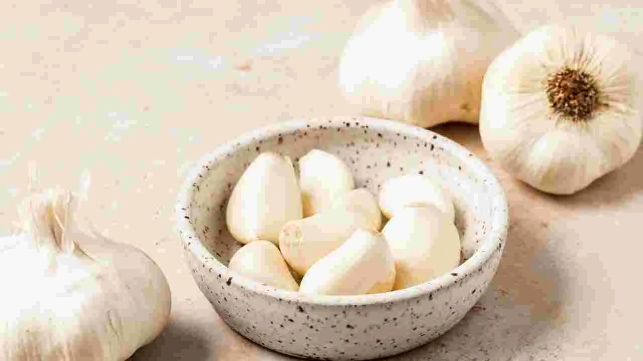 పచ్చి వెల్లుల్లి తినడం వల్ల పొట్ట కొవ్వు తగ్గుతుందా..!