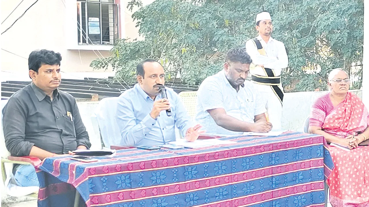 ఇసుక దందా, అనధికారిక లేఅవుట్లను ఉపేక్షిస్తే చర్యలు తప్పవు