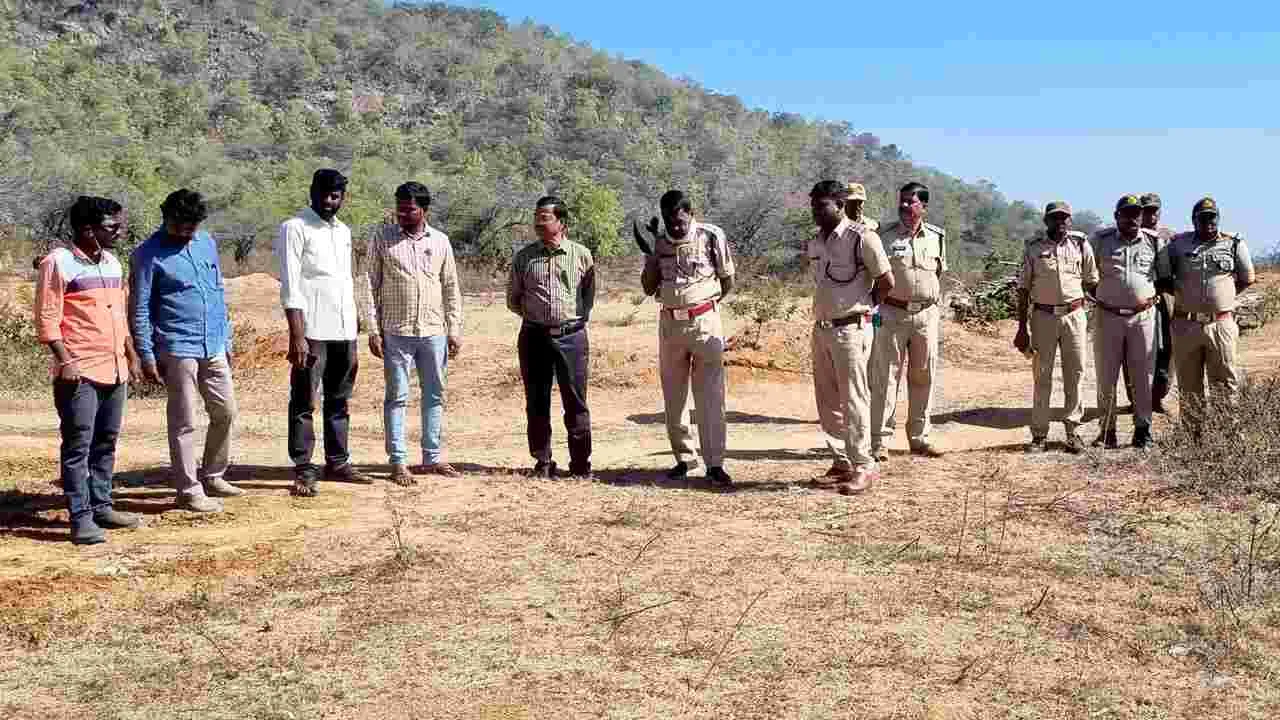 అటవీ భూములను ఆక్రమిస్తే కఠిన చర్యలు