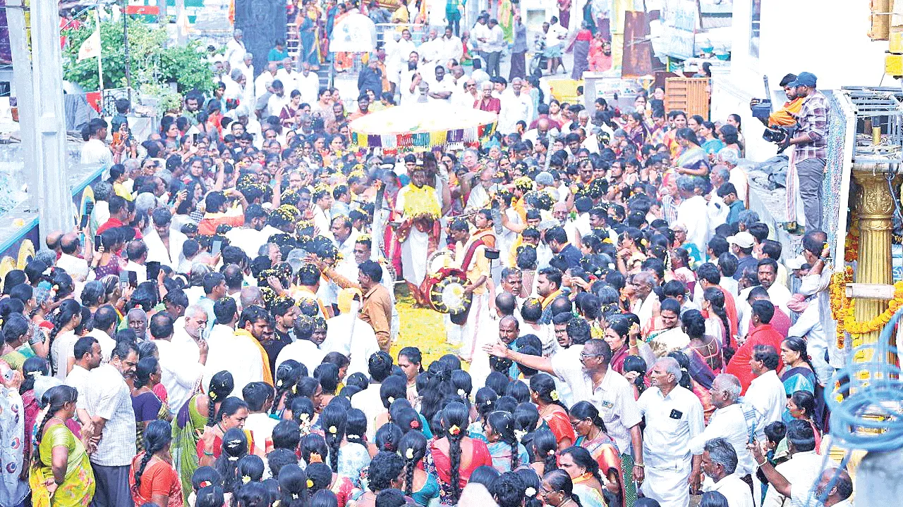 మేళతాళాలతో అమ్మవారి గ్రామోత్సవం