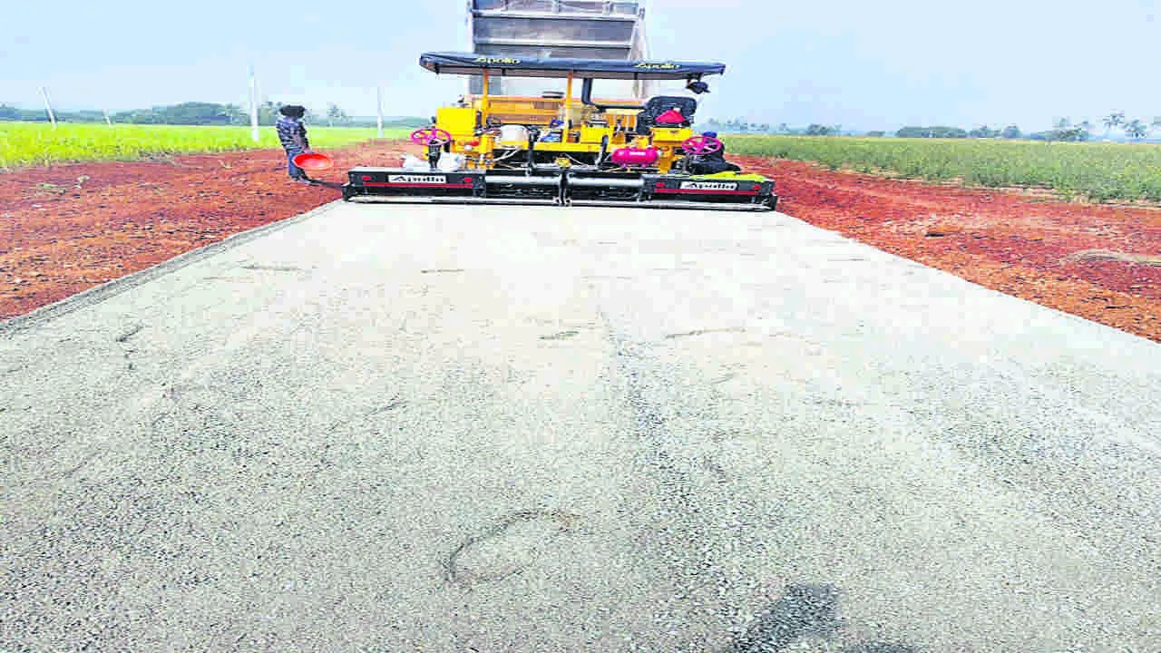 ROAD : శరవేగంగా రోడ్డు పనులు