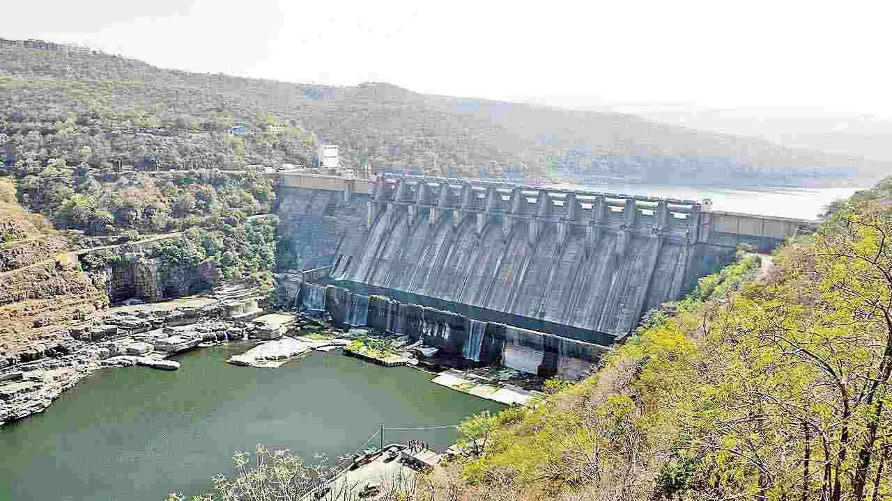 Srisailam: శ్రీశైలం ఖాళీ!