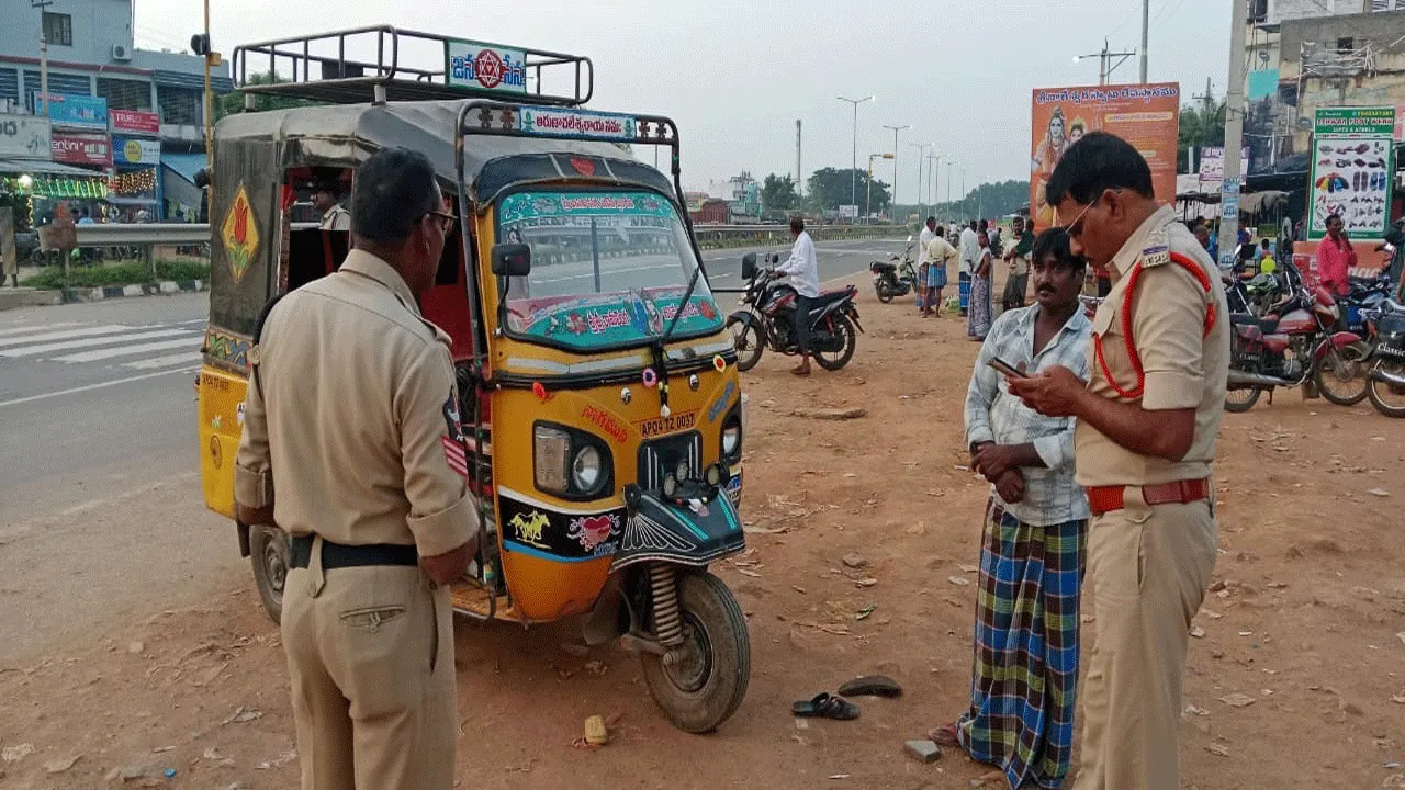 నిబంధనల ప్రకారం నడుచుకోవాలి: సీఐ