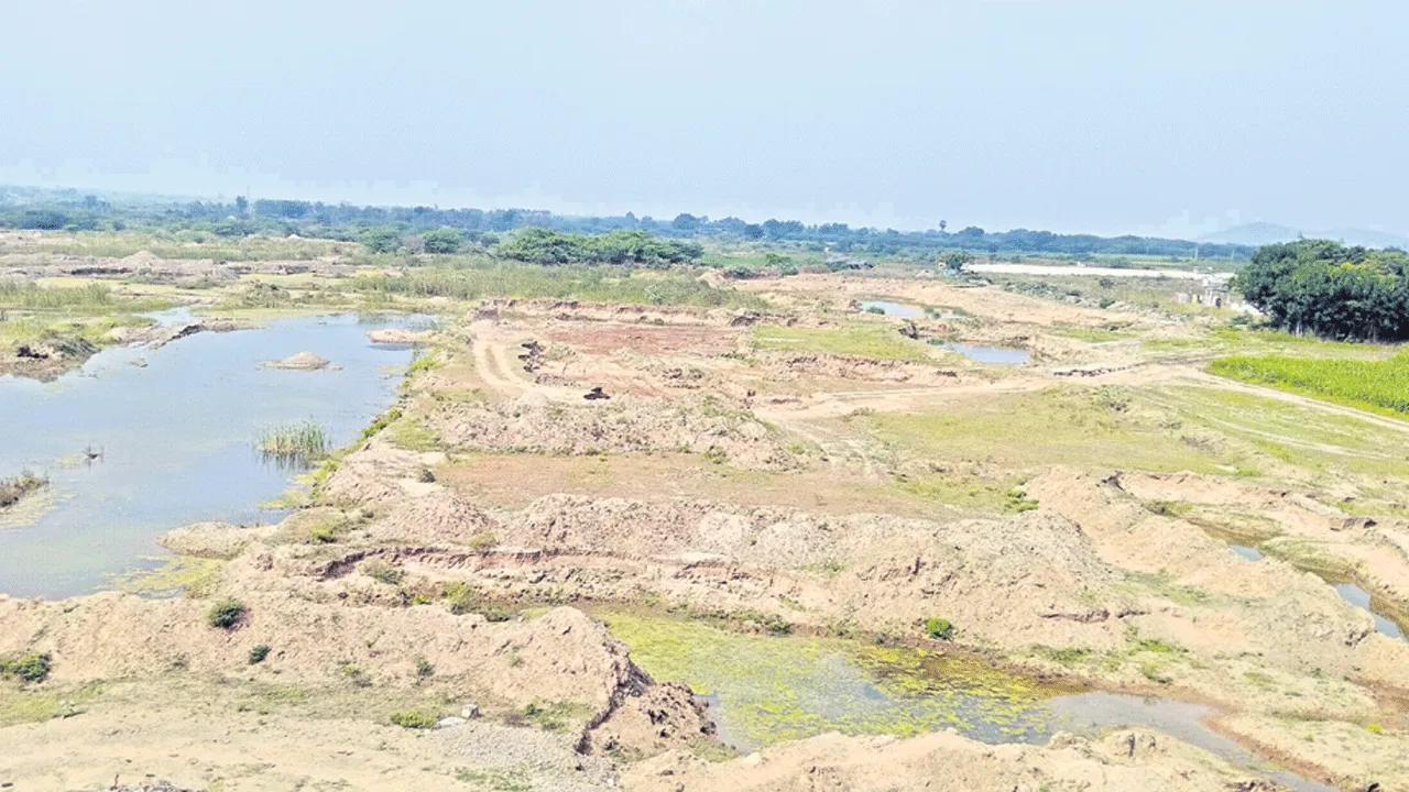 గుండ్లకమ్మ ఇష్టారాజ్యంగా ఇసుక తవ్వకాలు