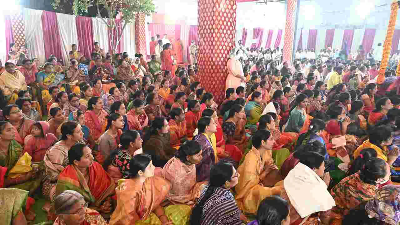 అదిలాబాద్‍లో భక్తులతో కిటకిటలాడుతున్నా వెంకటేశ్వరస్వామి ఆలయాలు