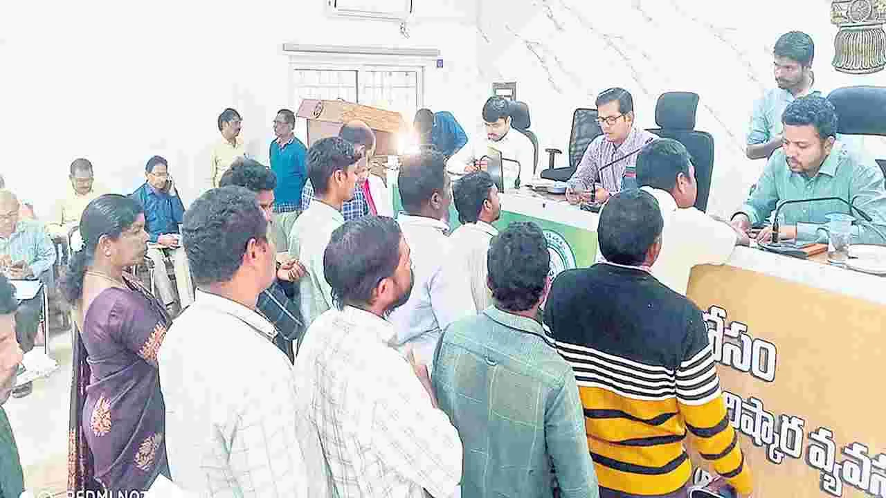 మీ కోసం కార్యక్రమానికి గైర్హాజరైతే షోకాజ్
