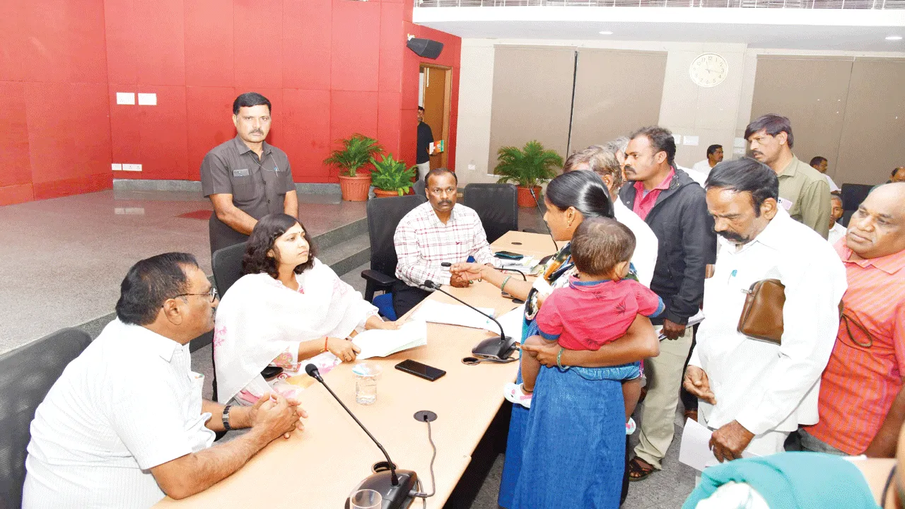 సమస్యలు సత్వరం పరిష్కరించాలి