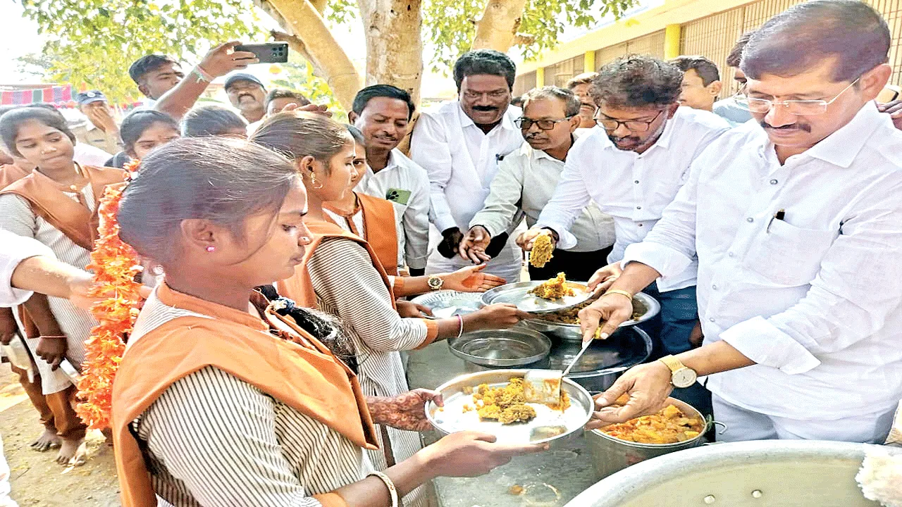 పేద విద్యార్థుల ఫీజు చెల్లిస్తా 