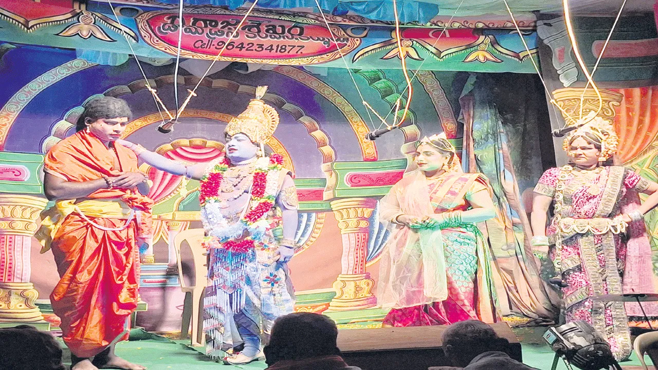 ఆకట్టుకున్న శ్రీకృష్ణాంజనేయ పౌరాణిక నాటకం