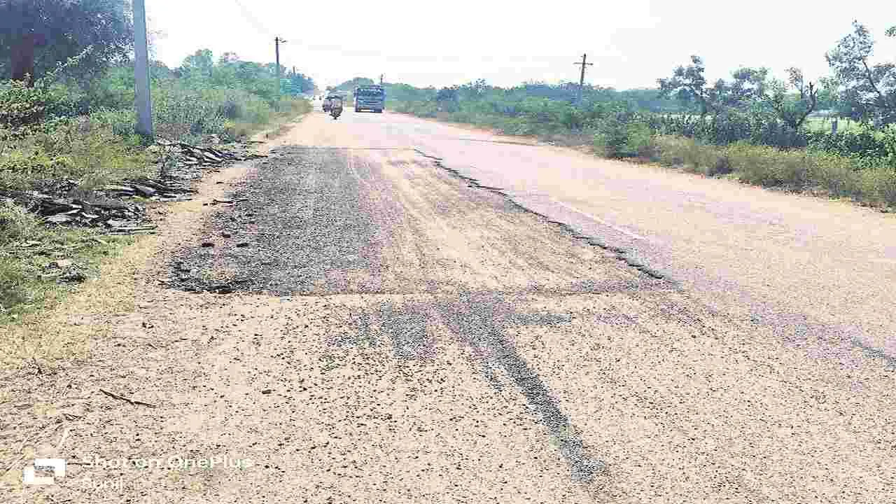 తవ్వారు.. వదిలేశారు..