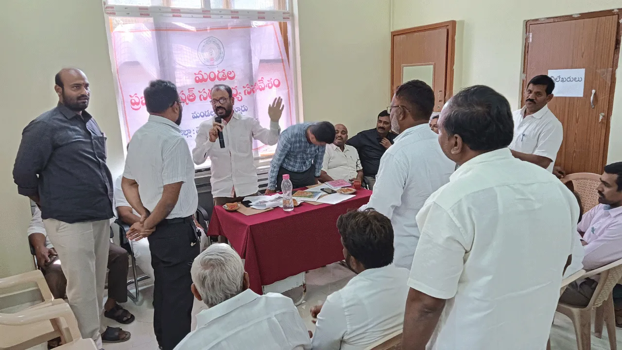 ప్రాణాలు పోయాక సర్వీసు రోడ్డు వేస్తారా?
