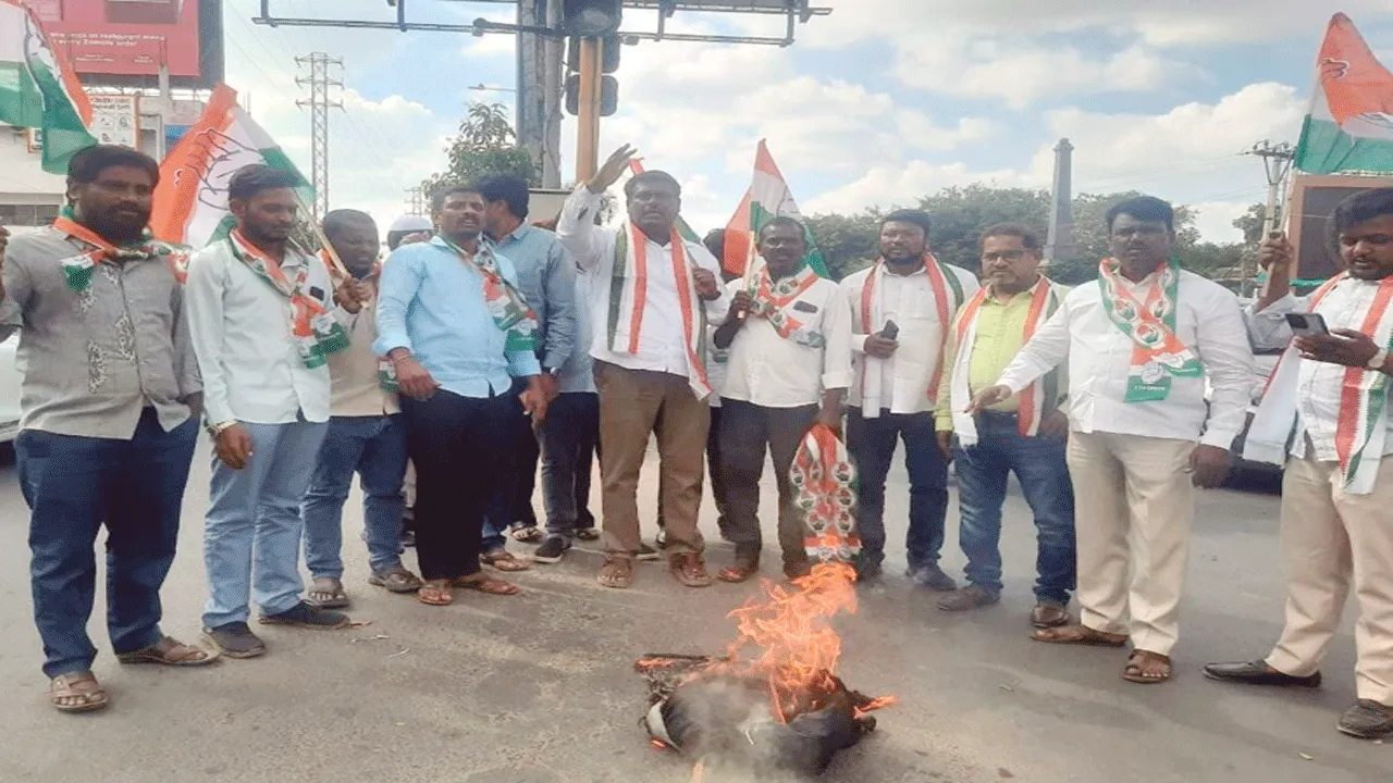 అమిత్‌షా దిష్టిబొమ్మ దహనం