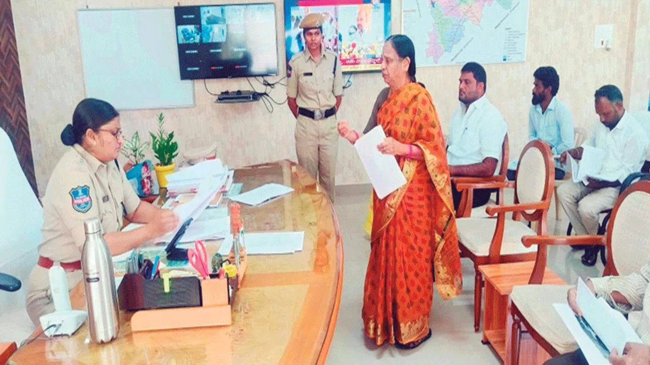 పోలీస్ ప్రజావాణికి 15 ఫిర్యాదులు