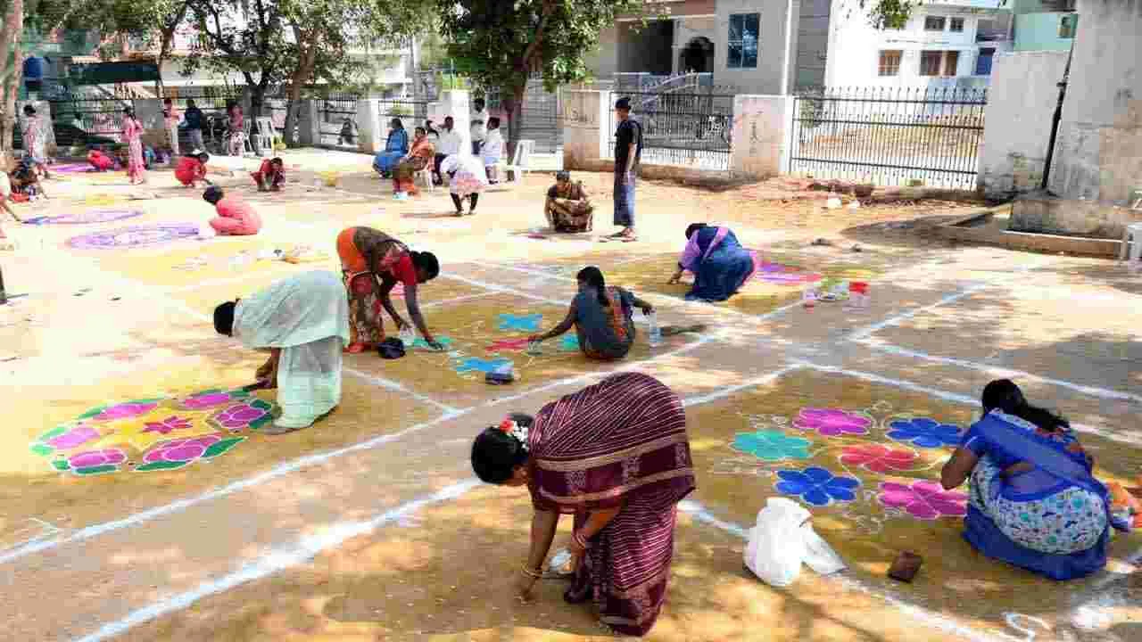 మురిసిన ముగ్గులు..