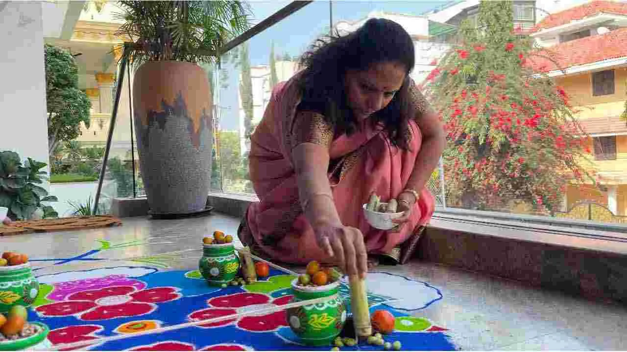 సంక్రాంతి వేడుకలను ఘనంగా జరుపుకున్న బీఆర్ఎస్ ఎమ్మెల్సీ కల్వకుంట్ల కవిత 