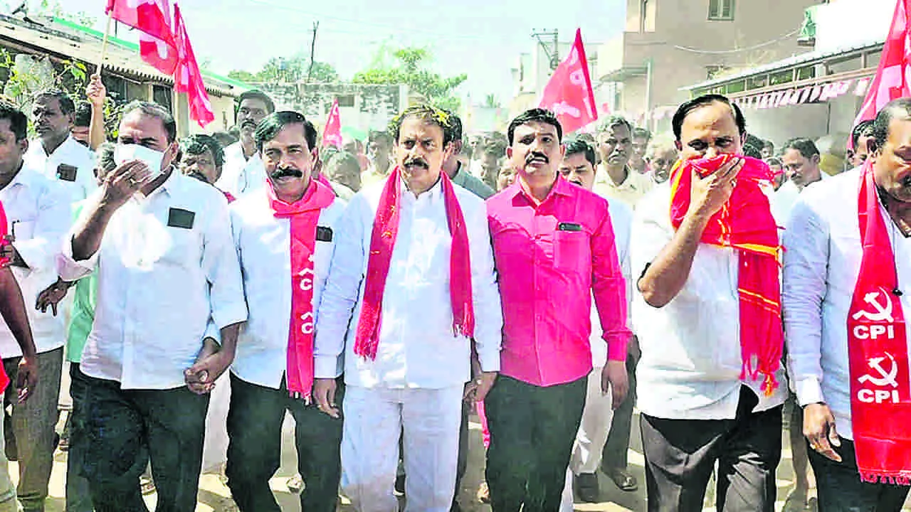 cpi కర్షకులు, కార్మికులకు అండ ఎర్రజెండా