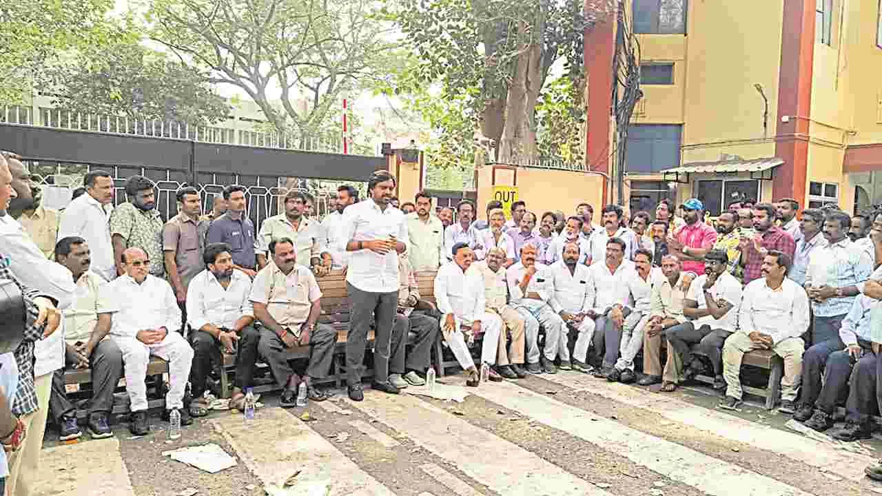 పేపరుమిల్లు కార్మికులకు న్యాయం చేస్తాం