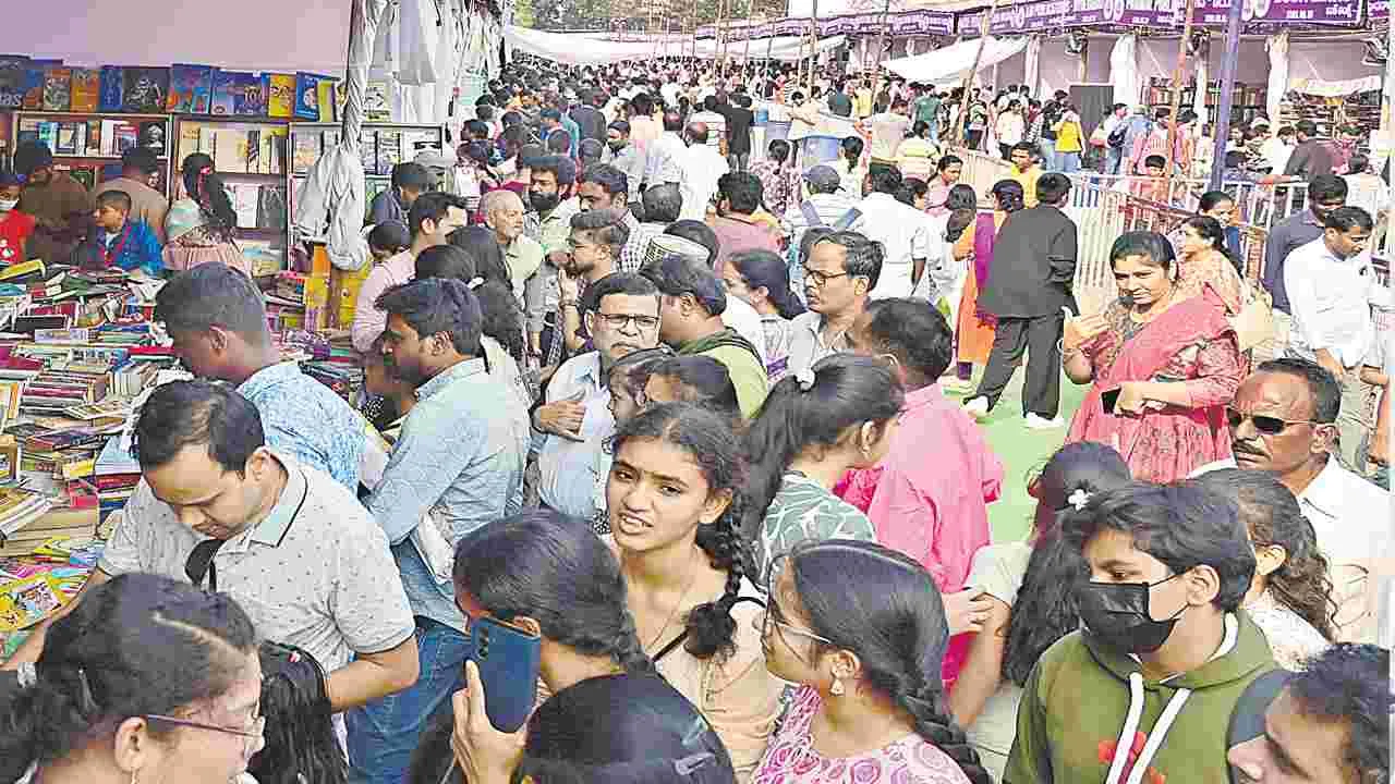 Book Festival: కొత్త పాఠకులు వస్తున్నారు..