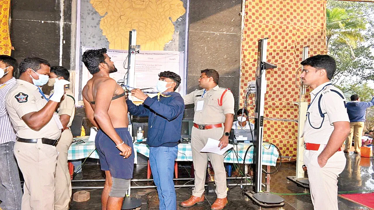 physical endurance tests:: శారీరక దారుఢ్య పరీక్షల్లో 220 మంది అర్హత