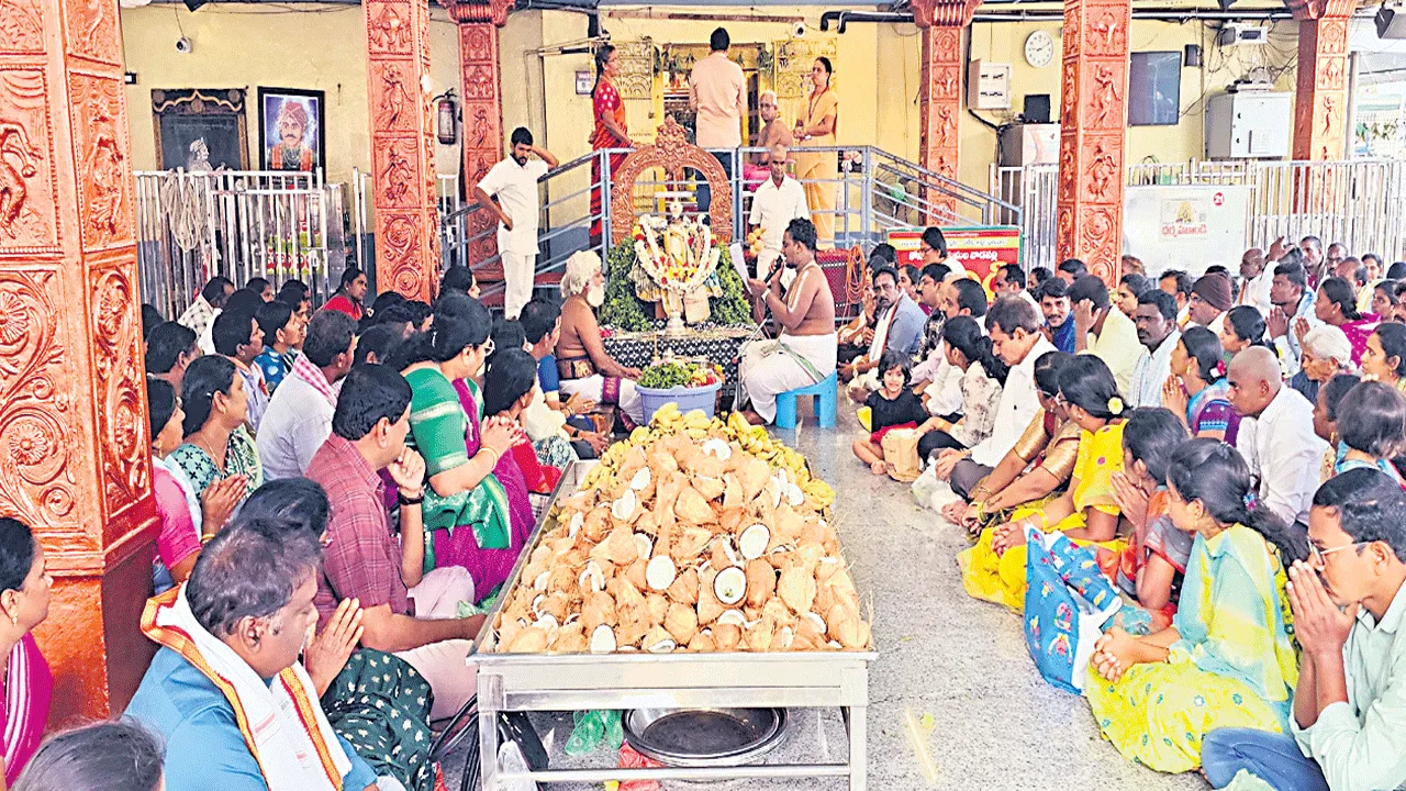 గోవింద నామస్మరణతో పులకించిన వాడపల్లి