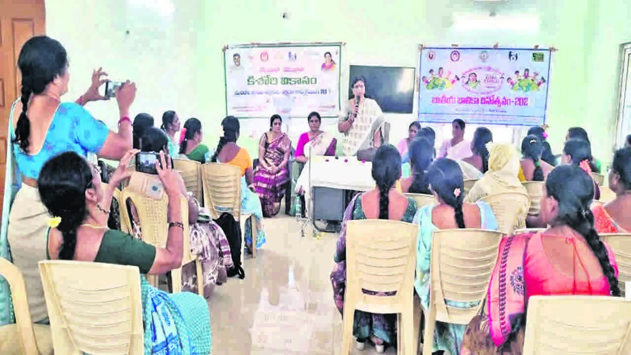 ICDS : మహిళల ఉజ్వల్ భవిష్యత్తుకు కిశోరి వికాసం