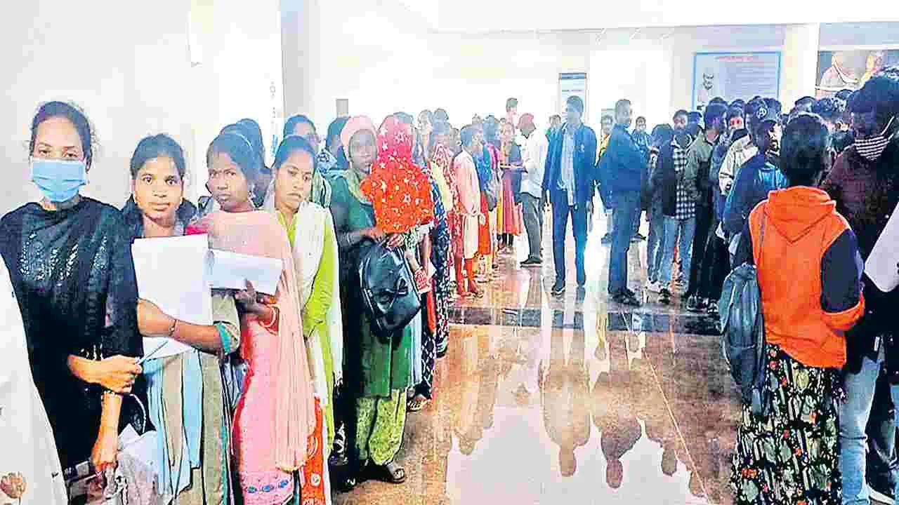 మెడికల్ కాలేజీలో పోస్టులకు విశేష స్పందన