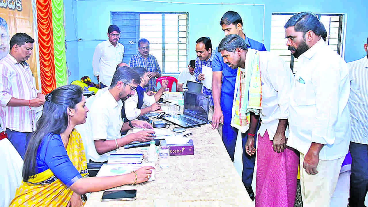 Division ప్రతి ఫిర్యాదుకు పరిష్కారం చూపాలి