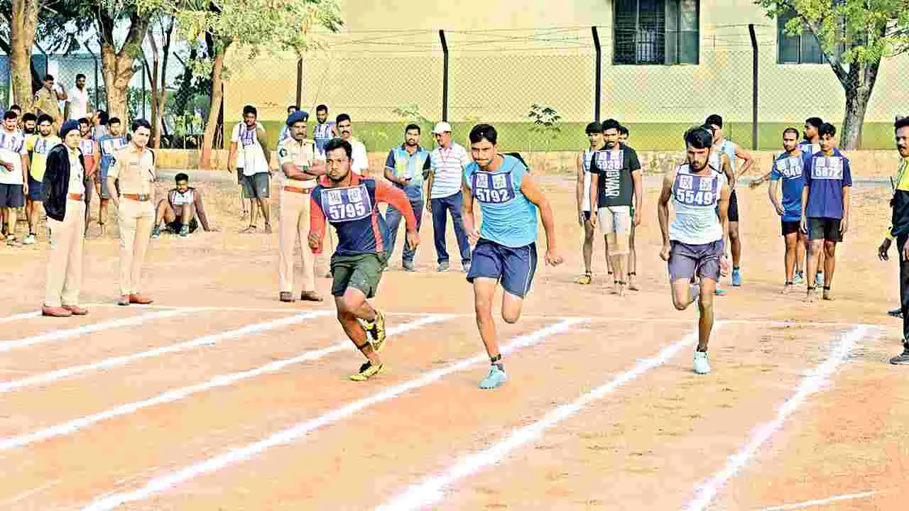 ఉద్యోగమే లక్ష్యంగా...