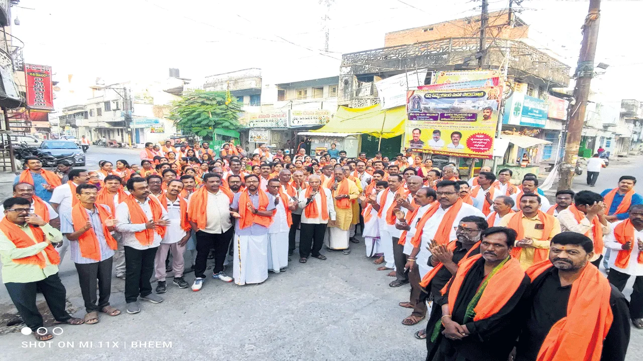  గోవింద నామస్మరణతో మార్మోగిన పాలమూరు 