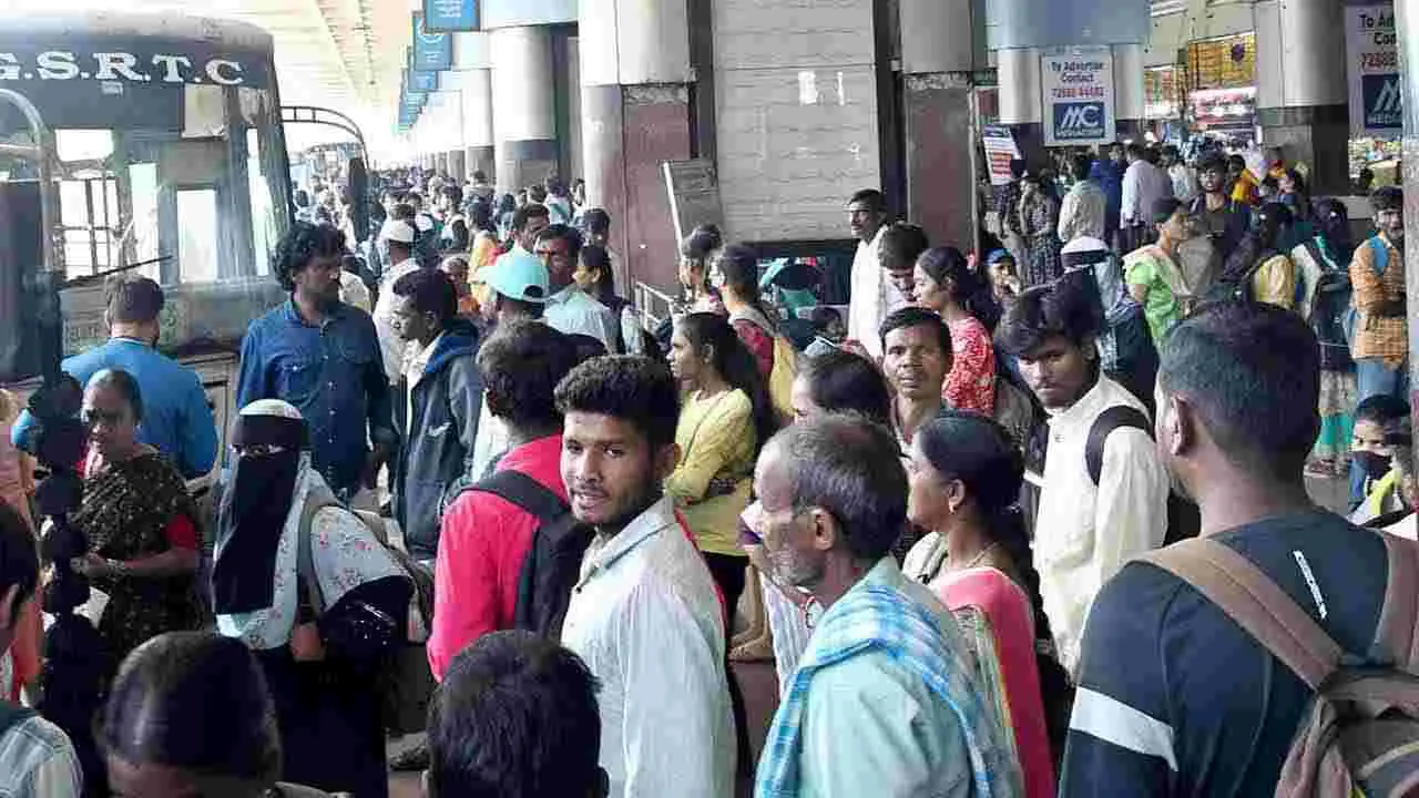 సంక్రాంతి వేళ భారీగా ప్రయాణికుల రద్దీ..!