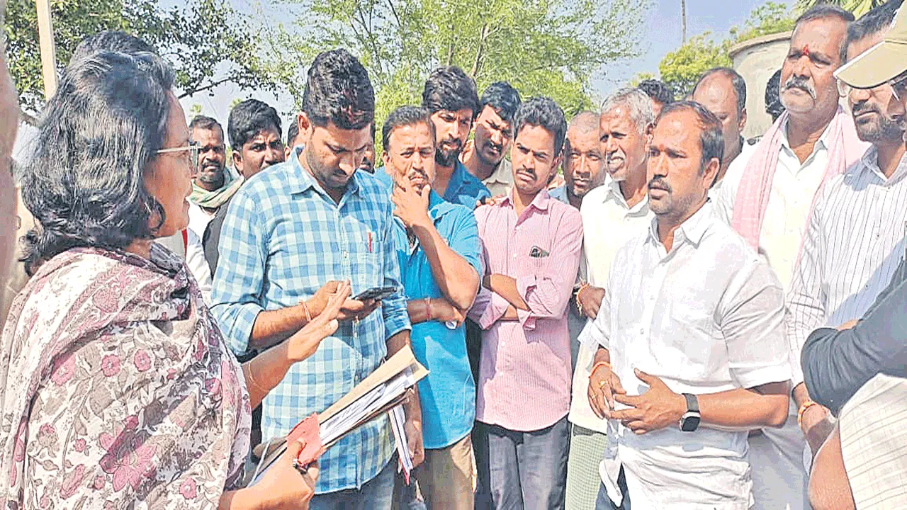 గ్రీన్ఫీల్డ్ రోడ్డు భూ సర్వే అడ్డగింత