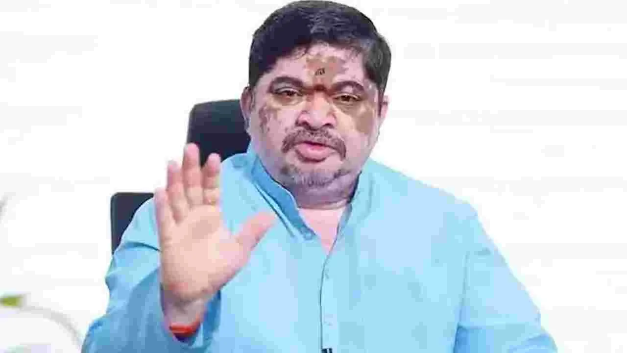 Ponnam Prabhakar: రోడ్డు ప్రమాదాల్లో రోజుకు 20 మంది మృతి