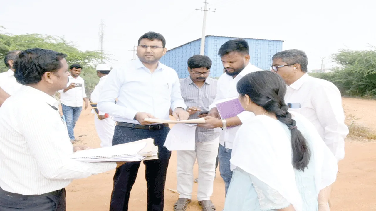 భూముల వివరాలు పక్కాగా ఉండాలి