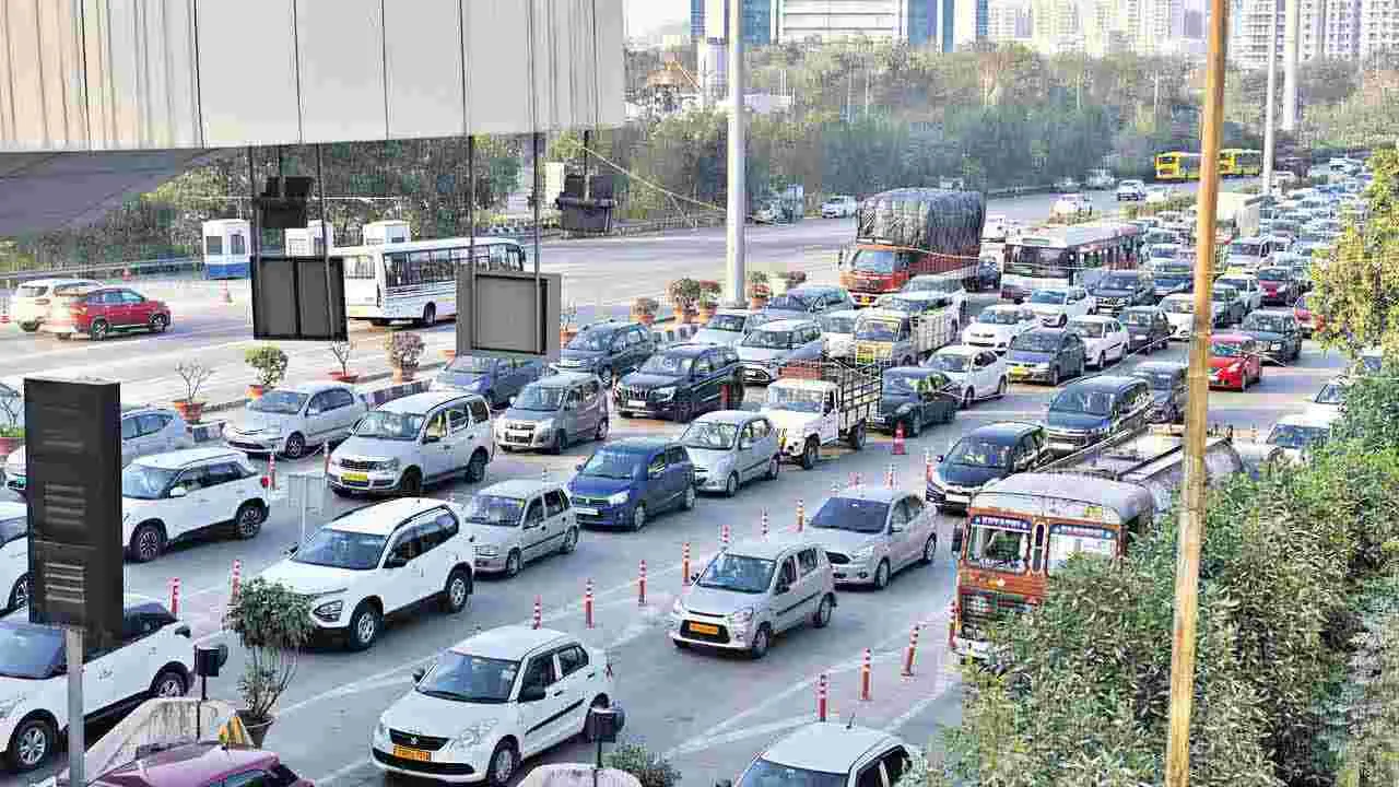 సంక్రాంతి వేళ భారీగా ప్రయాణికుల రద్దీ..!