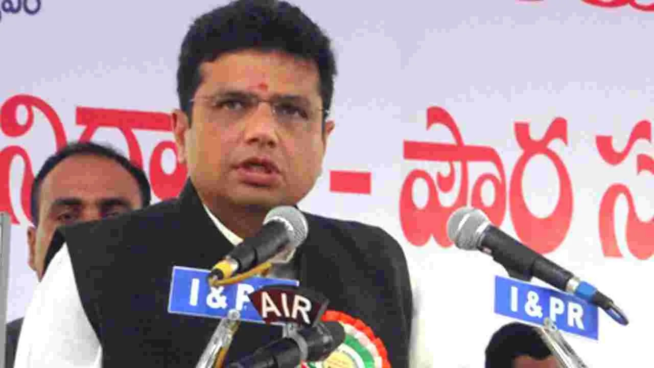 Sridhar Babu: ఖాళీ అయిన వెంటనే ఉద్యోగాల భర్తీ: దుద్దిళ్ల