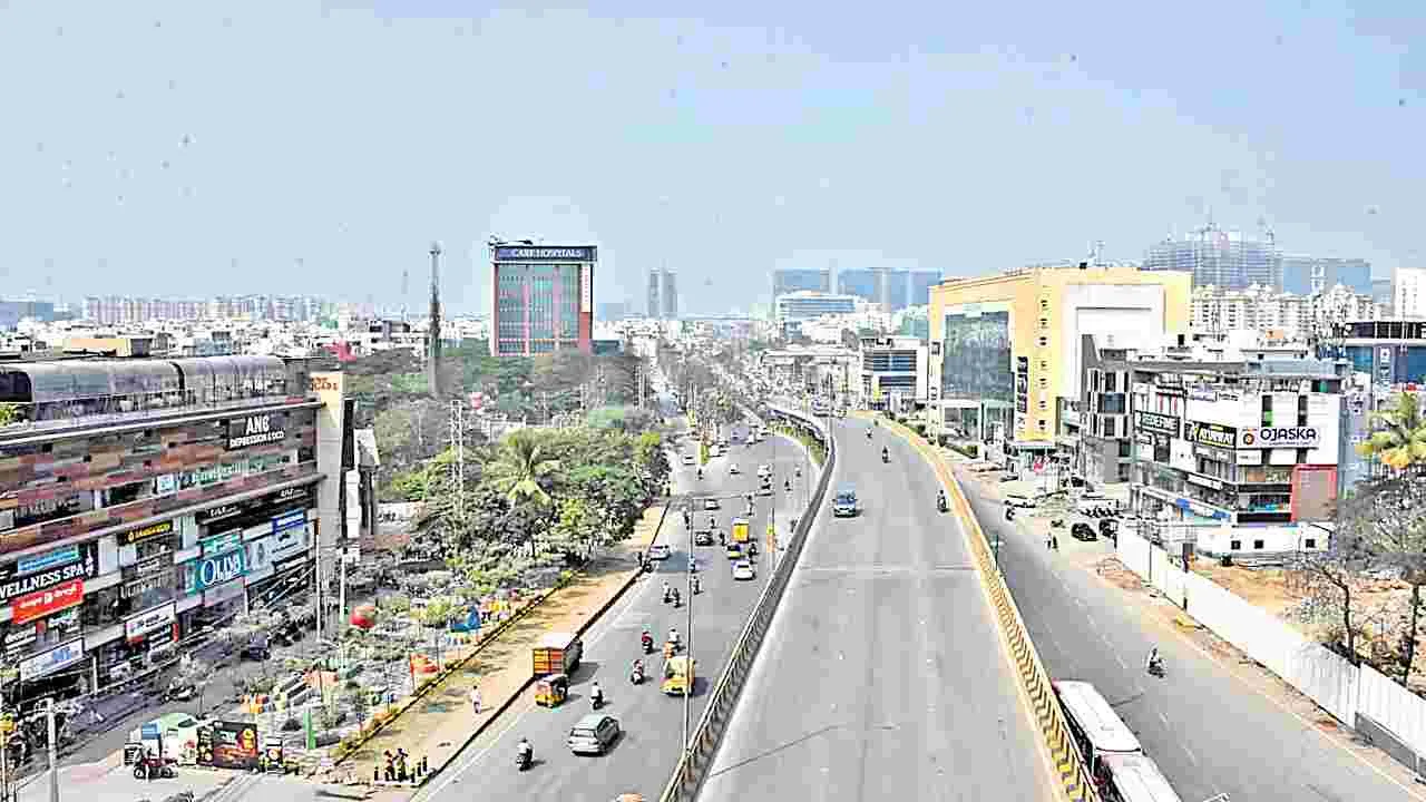 Sankranti: కోడి పందేలు చూసొద్దాం!