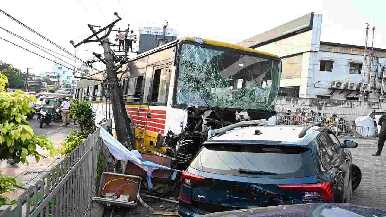 ఆర్టీసీ బస్సు బ్రేక్ ఫెయిల్