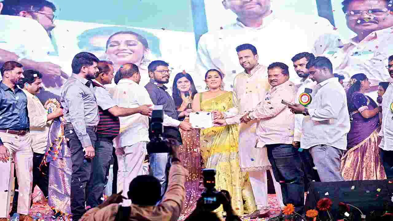 ఉద్యోగ, ఉపాధి కల్పనకు కృషి