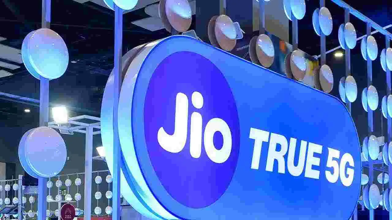 Reliance Jio: కస్టమర్లకు గుడ్ న్యూస్ చెప్పిన రిలయన్స్ జియో.. అదిరిపోయే ప్లాన్..