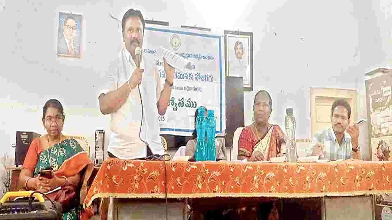 అధికారులపై ఎమ్మెల్యే ఆగ్రహం