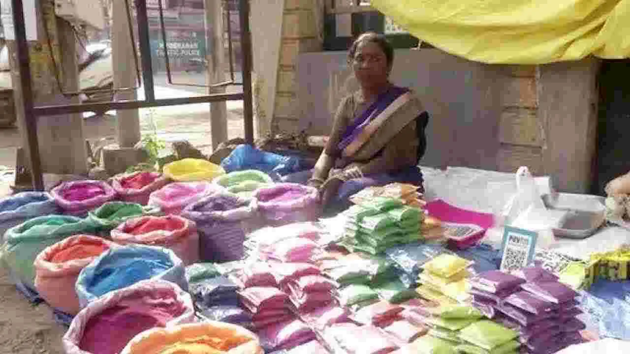 New Year, Sankranti: మార్కెట్లలో న్యూ ఇయర్, సంక్రాంతి సందడి