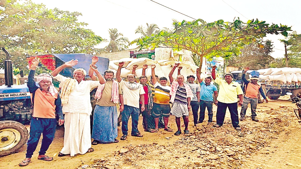 Rice Mill మిల్లు నుంచి ధాన్యం తిప్పి పంపారు