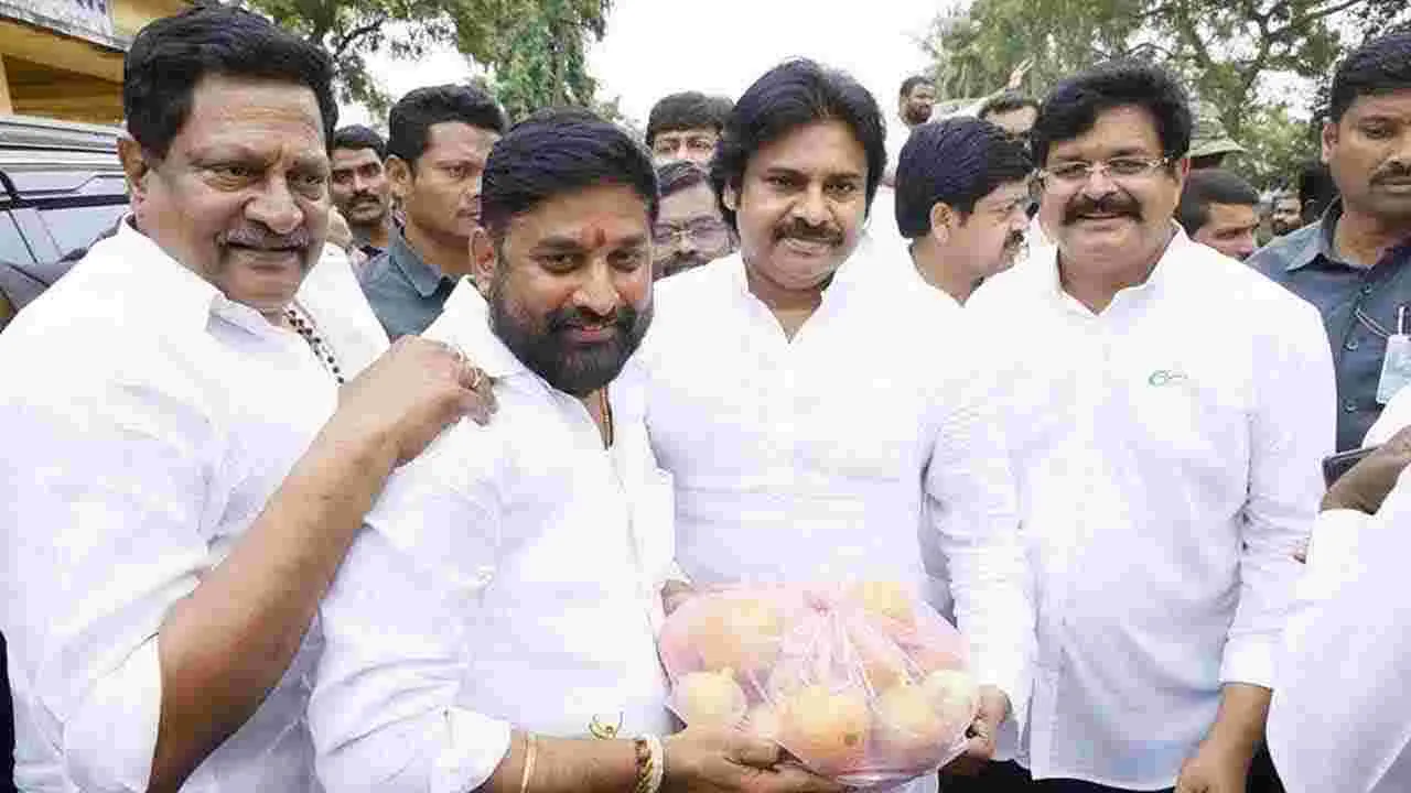 Pawan Kalyan: గుడివాడలో  పవన్‌ కల్యాణ్‌ పర్యటన.. అధికారులకు కీలక ఆదేశాలు